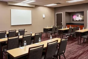 Elevate Your Miami Adventure! Pet-Friendly Stay Near Country Lake Park! - Image 5
