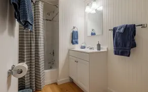 Just blocks from downtown! Cozy 2-bed, 1-bath home - sleeps 4. - Image 3