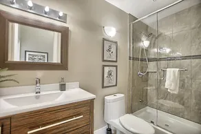 6 Bedroom Executive Cottage near Innisfil Beach Park - Image 2