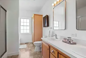 Beautiful and Secluded getaway on 10 acres - Image 2