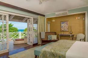 Luxury 6 Bed Beach Villa in Runaway Bay - Image 2