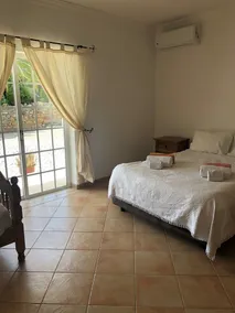 Smuk villa beliggende i bakkerne med en fantastisk udsigt - Image 4