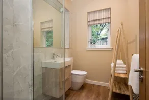The Coach House sleeps six in three bedrooms - Image 3