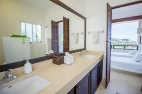 Beautiful Mediterranean-style house with spectacular views of the bay - Image 3