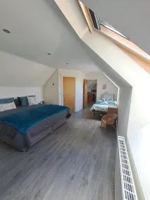 The Edge. Modern loft apartment in Yorkshire market town. - Image 4