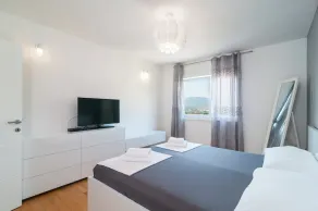 Beautiful villa in Podstrana with a pool. City of Split just 10 minutes away. - Image 5