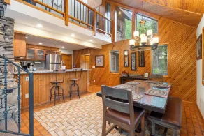 Tall Pines Sanctuary - Home in a 40 Acre Forest Game Table HotTub Bunk Room mycket privat - Image 3