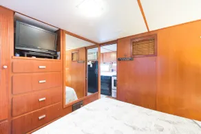 IKKE DIN TYPISKE HOUSEBOAT: 60 FEED OF LUXURY - Image 5