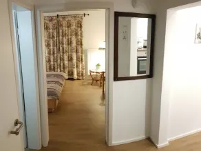 Ferienwohnung Kampenwand, 48 m², 2 Personen, Wohn- u. Schlafzimmer, Küche, Bad, WLAN, Balkon, Nichtraucher - Image 3