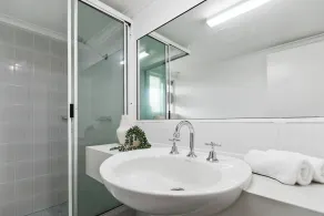 Cairns Tropical Bliss Swim in Swim out Apartment - Image 2