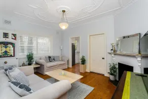 Neutral Bay- HOLDS Holdsworth Street - Stylish 2BR with Leafy Deck Modern Charm Near Neutral Bay Ferry - Image 5