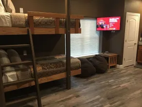 WOW💦HOTTUB 🔥FIREPIT🎱POOLTABLE🎉HORSESHOES🎸SHOWS🎡FUN - Image 5