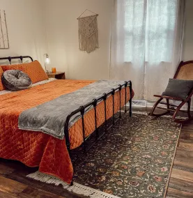 Near Kansas City area cottage with a fire pit! Comfy beds and a stocked kitchen. - Image 4