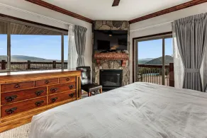 SUITE PRÉSIDENTIELLE; 4 roi BR / BTH ;; 14 personnes; Ski I / O; Bain à remous Pvt, 80'balcon - Image 4