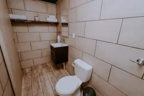 Cozy Retreat with Breathtaking Views, 20 Minutes to the Airport - Image 2