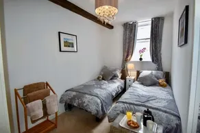 Charming Riverside Cottage in Bradwell, Central Peak District, 4 Guests - Image 4