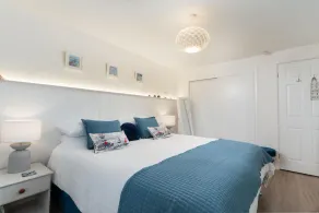 Tide View - stylish apartment with sea views and parking, moments to the beach - Image 5