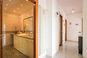 2½-zimmer-wohnung mit Großem Balkon mit Seesicht und Parkplatz - Image 2