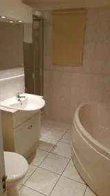Privately Owned Premier Detached Property with Wi-Fi & Smart TV - Image 3