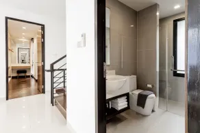 Provides with modern furnitures and private pool under Banyan Tree brand. - Image 3