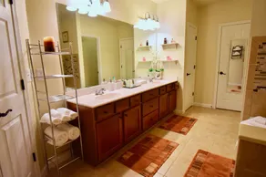 Spacious Townhouse w/Oversized Master BD near Halcyon - Great for Families - Image 5