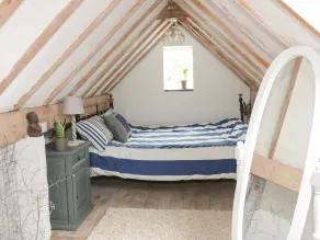 LITTLE HOUSE, pet friendly, with open fire in Red Wharf Bay - Image 4