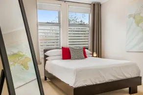 Stunning 2-Bed Unit with BBQ Patio near Dining - Image 4