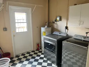 Spacious Vacation Getaway on Canal close to Beach - Image 2