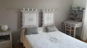 Flot hus med have med udsigt over byen - Image 4