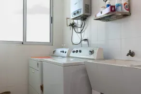 Modern apartment for long stay rentals - Image 3