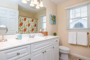 Saltwater Haven - Walkable Shore Stay - Image 4