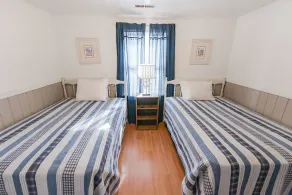 Short Walk to Ocean 4 Bedroom / 2 Bath  Duplex 2 (upper level) with Pool - Image 4