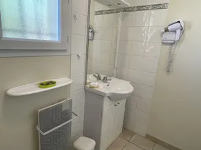 Lodge in a small private residence with swimming pool in a green setting - Image 2