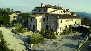 Apartment in the heart of a beautiful property in the Tuscan countryside. - Image 3
