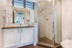 2 bedroom ground floor apartment - Image 3