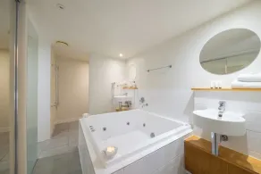 Airlie Beach Resort-Style Coastal Living at Paradise Palms - Image 5