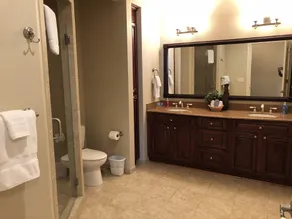 5-Star Branson Hills Villa - 4 Master Suites, Sleeps Up to 10, Pool & Golf - Image 4