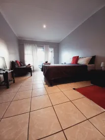 Triple Garden Suite - Image 4