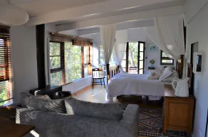 COTTAGE IN THE BUSH - Image 3
