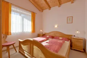 3-room apartment - 82 sqm upstairs - for 6 pers. (max. 4 adults and 2 children), sep. Entrance, parking lot - Image 5