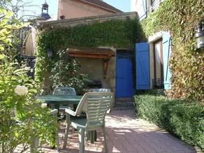 Un charmant gîte, à proximité d'un château et Vichy, avec WiFi, terrasse, jardin clos et parking. - Image 4