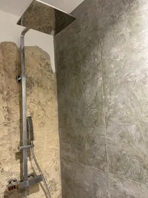 Studio Idéal Pour un Couple à 100m D'une Rivière - Image 4