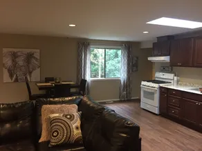 Wine Country Hollywood Hill Home In Woodinville - Image 3