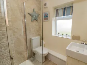 DUNE VIEW, family friendly, country holiday cottage in Beadnell - Image 4