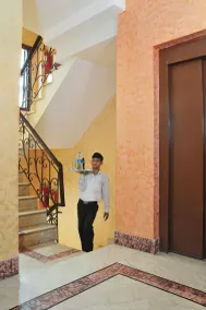 East Inn Hotel - Image 2