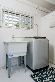 Steps To Beach - Spacious Clean Cottage w/ Cook - Image 3