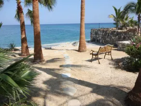Breathtaking! Luxury 1 Bed / 2 Bath Beach Home, Panoramic Deck View, Beach Front - Image 2