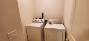 HUGE 1 BEDROOM APPARTMENT (910 sqft)! - Image 2