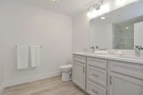 Luxury Ocean View Corner Condo (725S.F.) - Image 2
