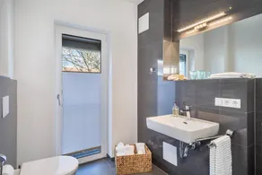 Ferienwohnung 'Parkside' mit Bergblick, Balkon und WLAN - Image 3